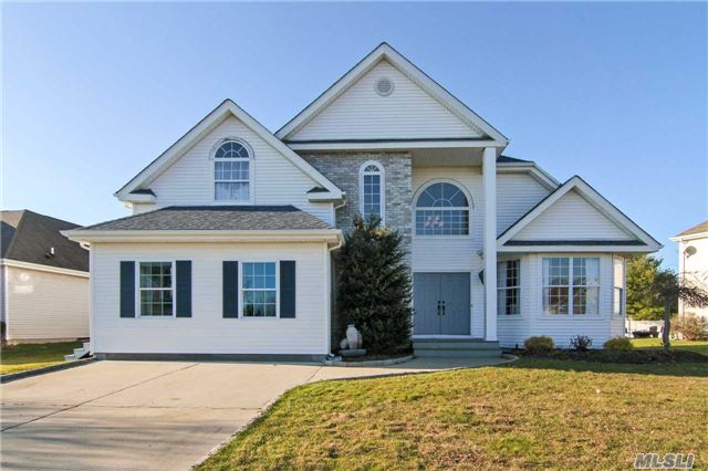 #1 photo, 6 Clover Meadow Court, Holtsville , Ny 11742