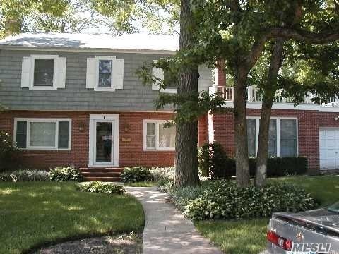 #1 photo, 1 Woodland Terrace, 롱 아일랜드 Merrick , NY 11566