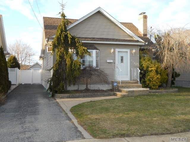 #1 photo, 2753 Clarendon Avenue, ナッソー郡 Bellmore , NY 11710