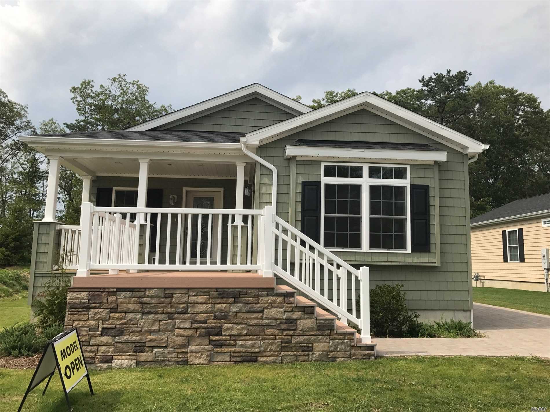 #1 photo, 1661-570 Old Country Road, Riverhead , NY 11901