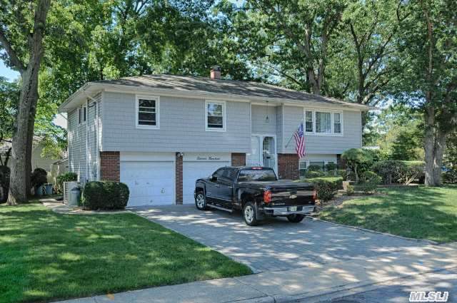 #1 photo, 1100 Little Whaleneck Road, Merrick , NY 11566