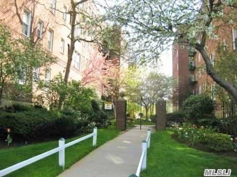 #1 photo, 22 Mulford Place, ناسو Hempstead , NY 11550