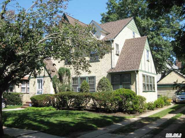 #1 photo, 102 Marlborough Road, ナッソー郡 West Hempstead , NY 11552