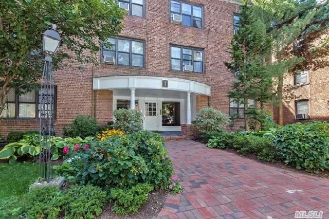 #1 photo, 1 Townhouse Place, ナッソー郡 Great Neck , NY 11021