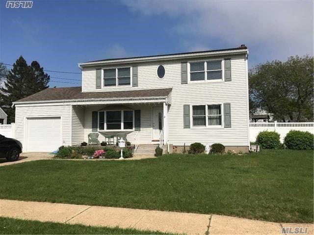 #1 photo, 46 Oakwood Avenue, ナッソー郡 Farmingdale , NY 11735