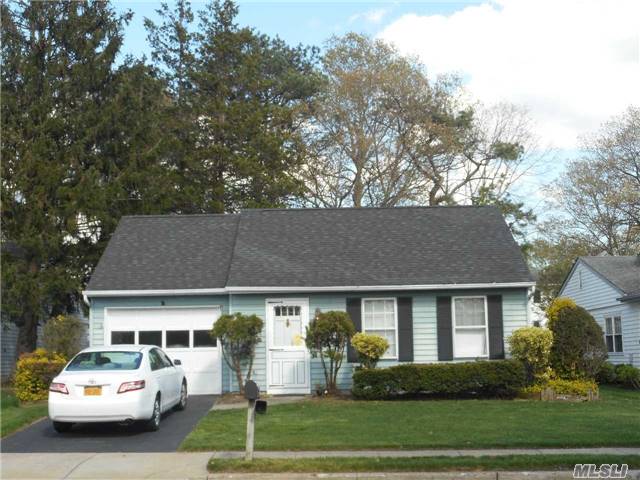 #1 photo, 260 Edinburgh Drive, سوفولك Ridge , NY 11961