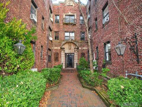 #1 photo, 7 Bond Street, Great Neck , NY 11021