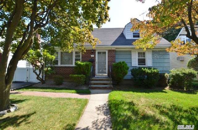 #1 photo, 61 Grant Avenue, ナッソー郡 Albertson , NY 11507