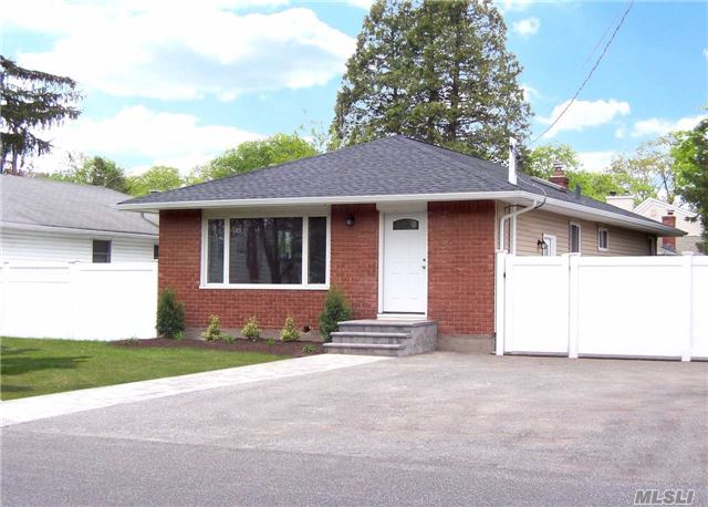 #1 photo, 19 Arlington Street, سوفولك Melville , NY 11747