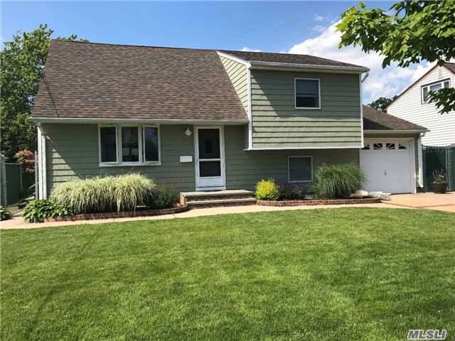 #1 photo, 39 Tompkins Avenue, 東長島 Babylon , NY 11702