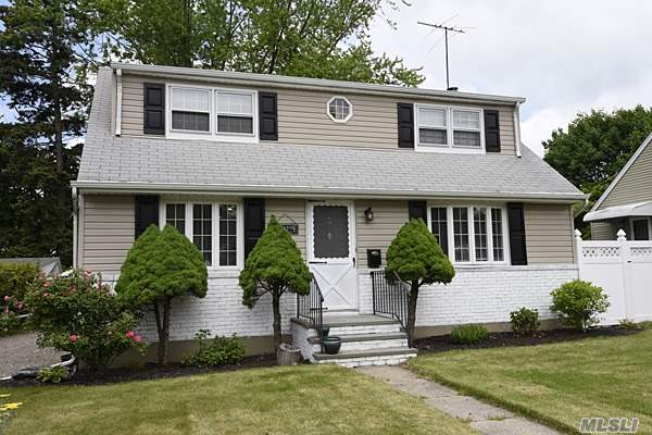 #1 photo, 3 Bogart Street, سوفولك Huntington Sta , Ny 11746