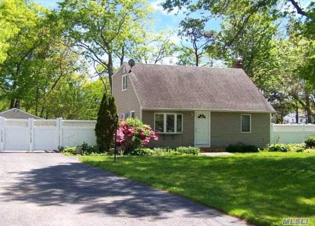 #1 photo, 348 Furrows Road, サフォーク郡 Holbrook , NY 11741