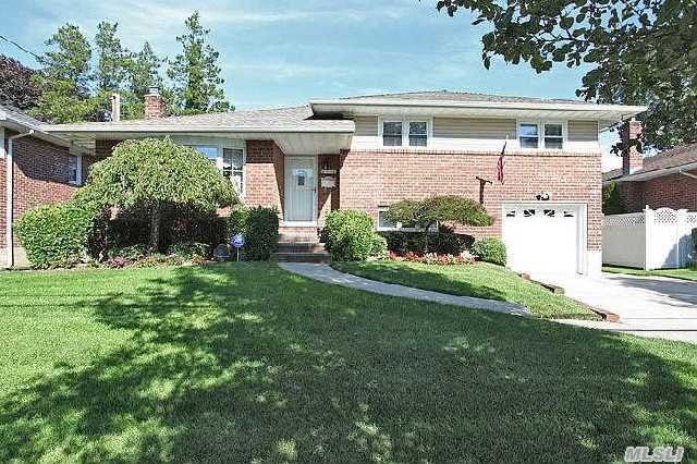 #1 photo, 318 Dorchester Road, Garden City South , NY 11530