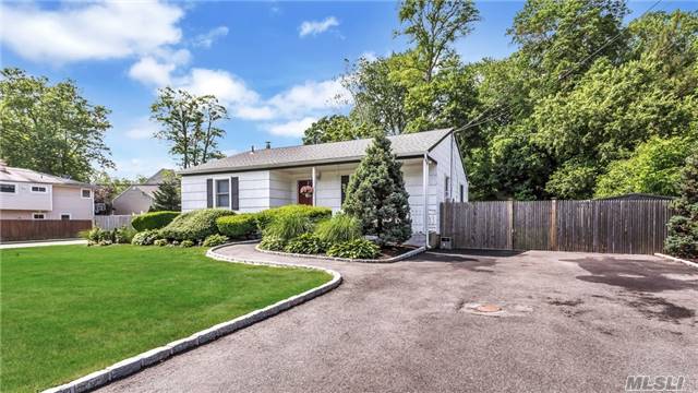 #1 photo, 39 Trescott Street, Dix Hills , NY 11746