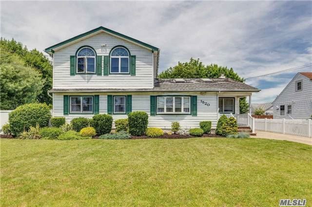 #1 photo, 1520 6th Street, מחוז סאפוק West Babylon , NY 11704