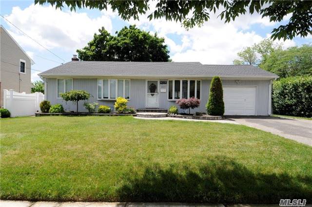 #1 photo, 207 Sycamore Avenue, Bethpage , NY 11714