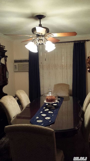 #1 photo, 56-57 206th Street, קווינס Bayside , NY 11364