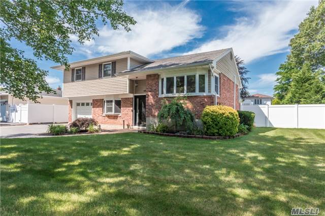 #1 photo, 64 Overlook Drive, Саффолк ‖ East Islip , NY 11730