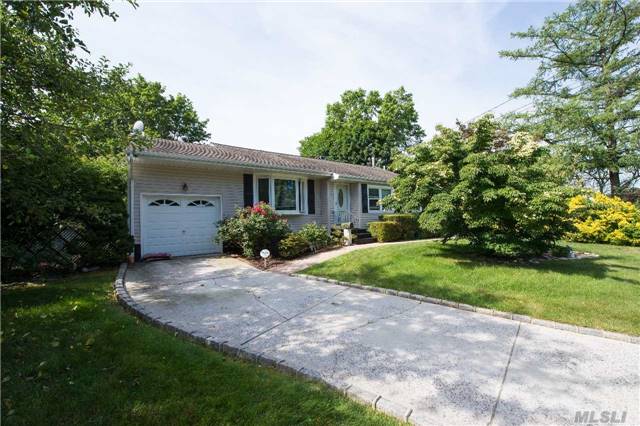 #1 photo, 58 Arthur Street, Brentwood , NY 11717