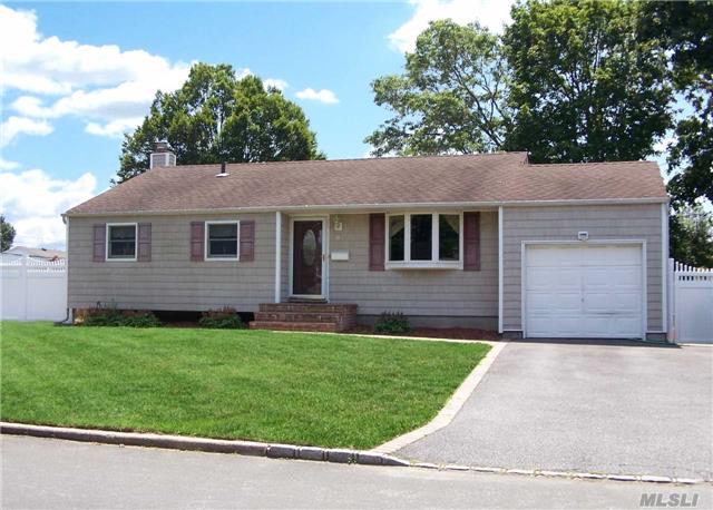 #1 photo, 10 Windsor Street, Islip , NY 11751