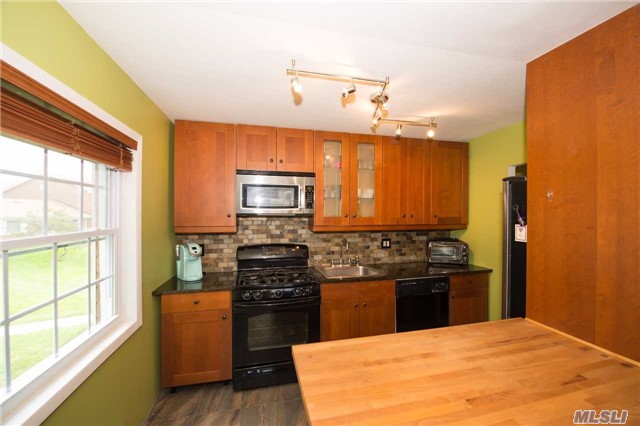 #1 photo, 460 Old Town Road, 东长岛 Port Jefferson Station , NY 11776