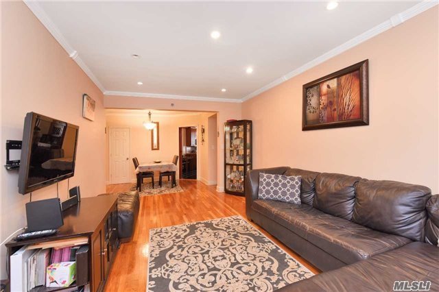 #1 photo, 66-10 Yellowstone Blvd, Forest Hills , NY 11375