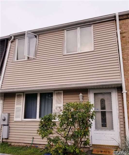 #1 photo, 187 Hill Circle, Calverton , NY 11933