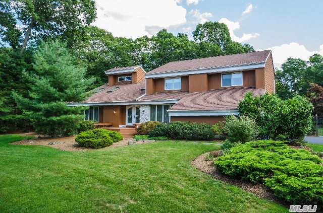 #1 photo, 5 Scenic View Court, Dix Hills , NY 11746