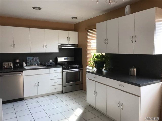 #1 photo, 254-08 74 Avenue, Glen Oaks , NY 11004