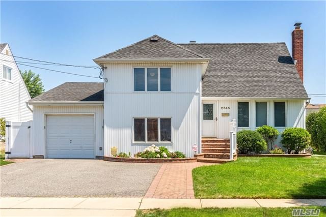 #1 photo, 2745 Colonial Avenue, ナッソー郡 Merrick , NY 11566