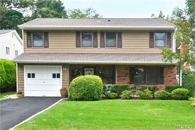 #1 photo, 11 Anchor Court, Huntington Station , NY 11746