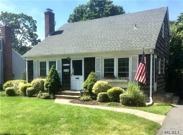 #1 photo, 374 Sayville Boulevard, सफ़ोक काउंटी Sayville , NY 11782