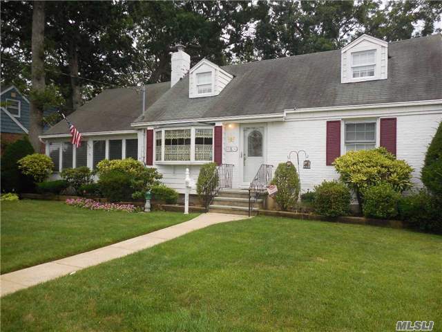 #1 photo, 8 2nd Avenue, North Merrick , NY 11566