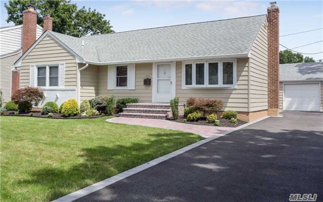 #1 photo, 1015 Douglas Avenue, Wantagh , NY 11793