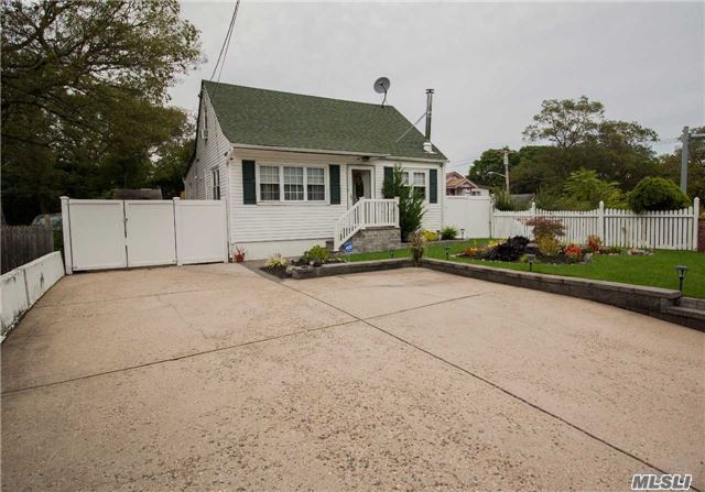 #1 photo, 359 Mooney Pond Road, Selden , NY 11784