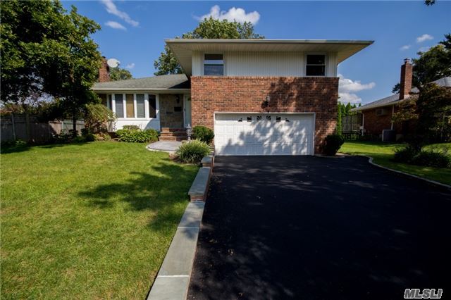 #1 photo, 7 Berkley Lane, Syosset , NY 11791