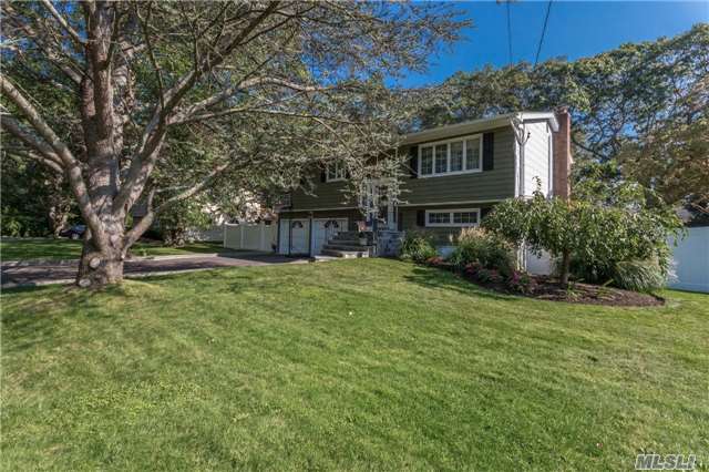 #1 photo, 32 40th Street, Islip , NY 11751