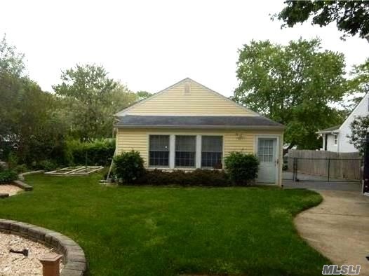 #1 photo, 2554 Sycamore Avenue, Саффолк ‖ Ronkonkoma , NY 11779