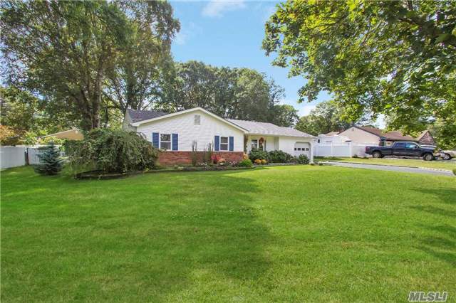 #1 photo, 20 Loebel Street, Саффолк ‖ Selden , NY 11784